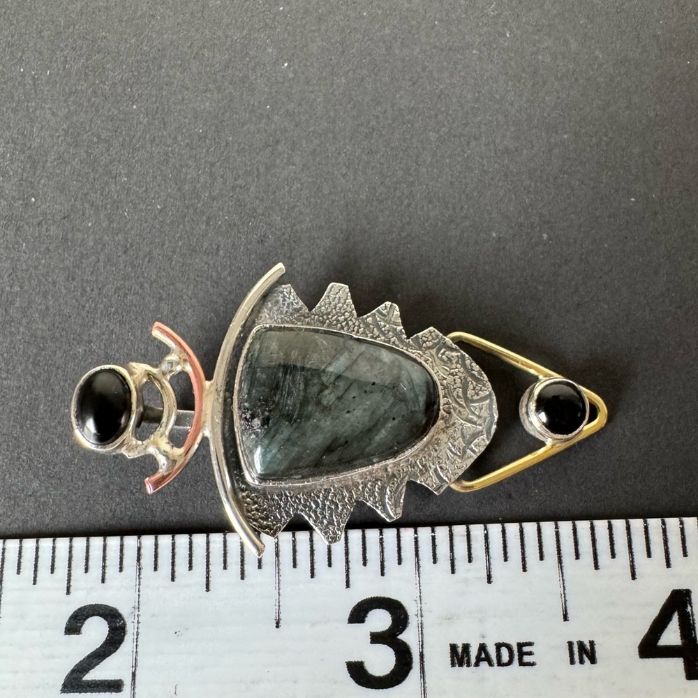 Intricate Labradorite Pendant - Picture 2 of 8